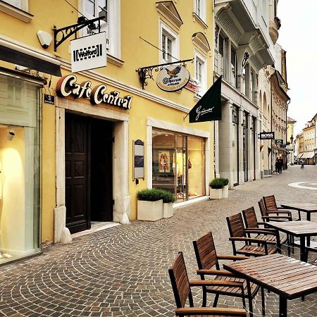 Ferienwohnung Himmelberg 80M2 In Der Altstadt Und Toll Fuer Familien Klagenfurt am Woerthersee Buitenkant foto